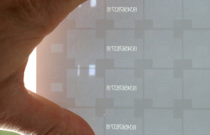 Números de série a laser em papel de segurança