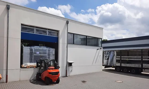 MLT Lasersystem bei der Auslieferung.